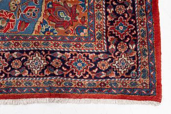 A Viss carpet, approx. 304 x 228 cm.