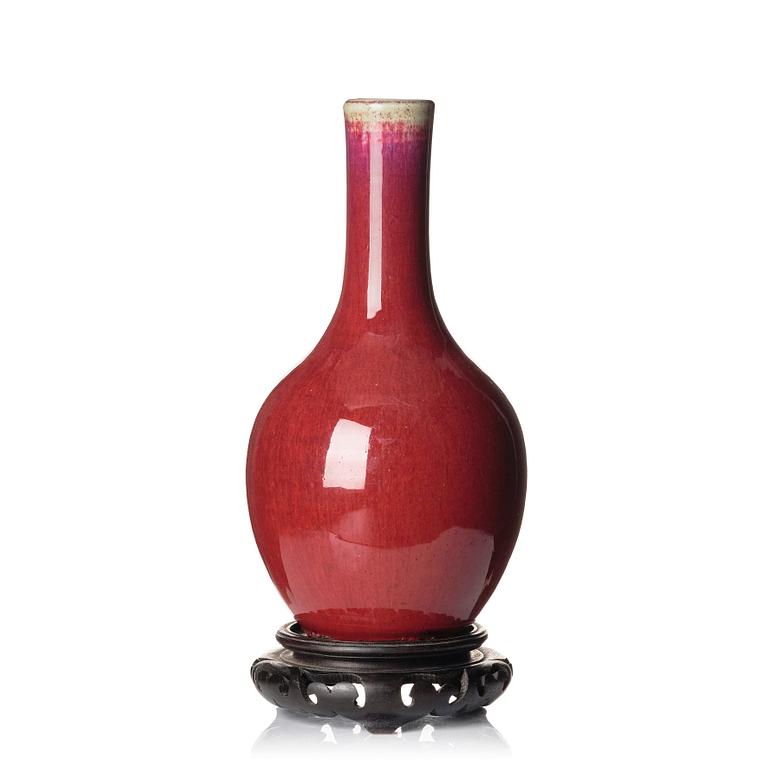 A Chinese flambé glazed vase, Qing dynasty, 19th century.