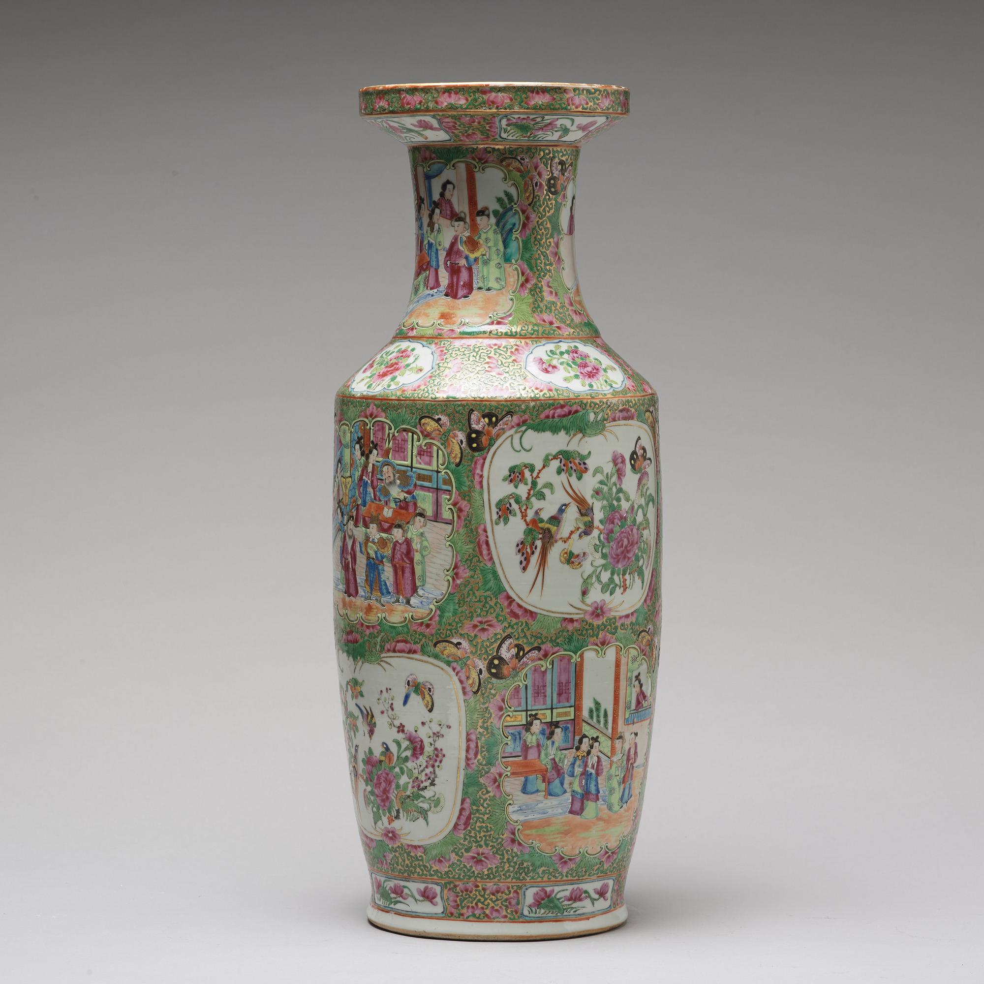 A large famille rose vase, Canton, Qing dynasty, 19th Century.