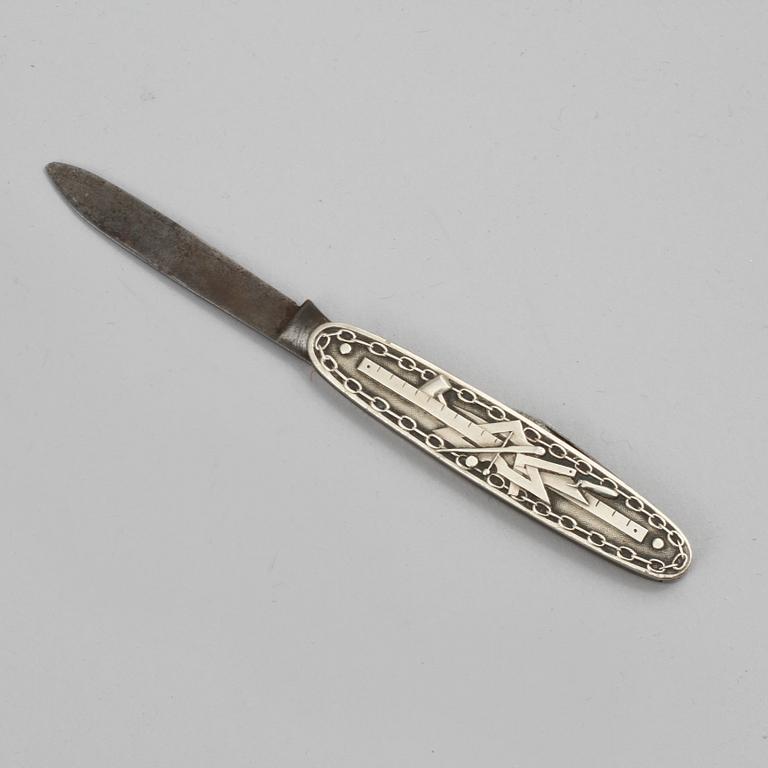 FÄLLKNIV, 1900-talets första hälft.