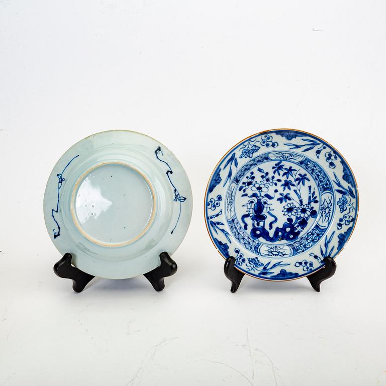 A set of 24 Chinese Qianlong porcelain different dishes.