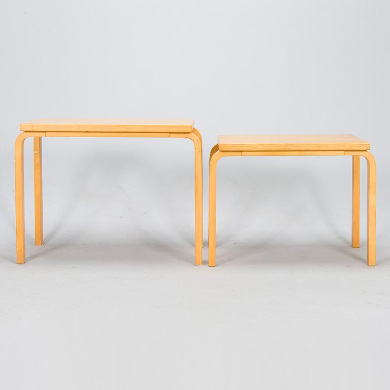 Alvar Aalto, sarjapöytä, 2 osaa, malli 88A ja 88B, Artek,1980-luku.
