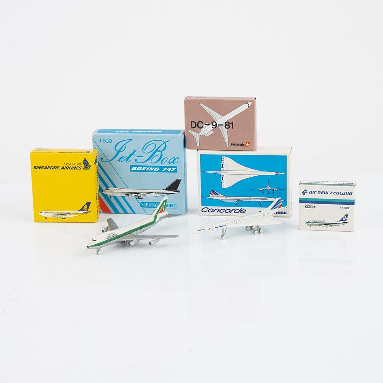 Samling modell flygplan, 39 stycken från olika flygbolag, 1970-tal.