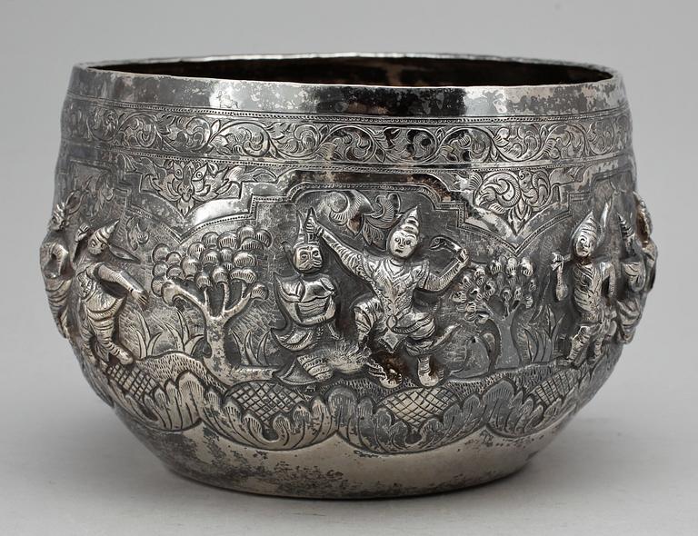 SKÅL, silver, troligen Siam. 1900-tal. Totalvikt ca 450 gram.