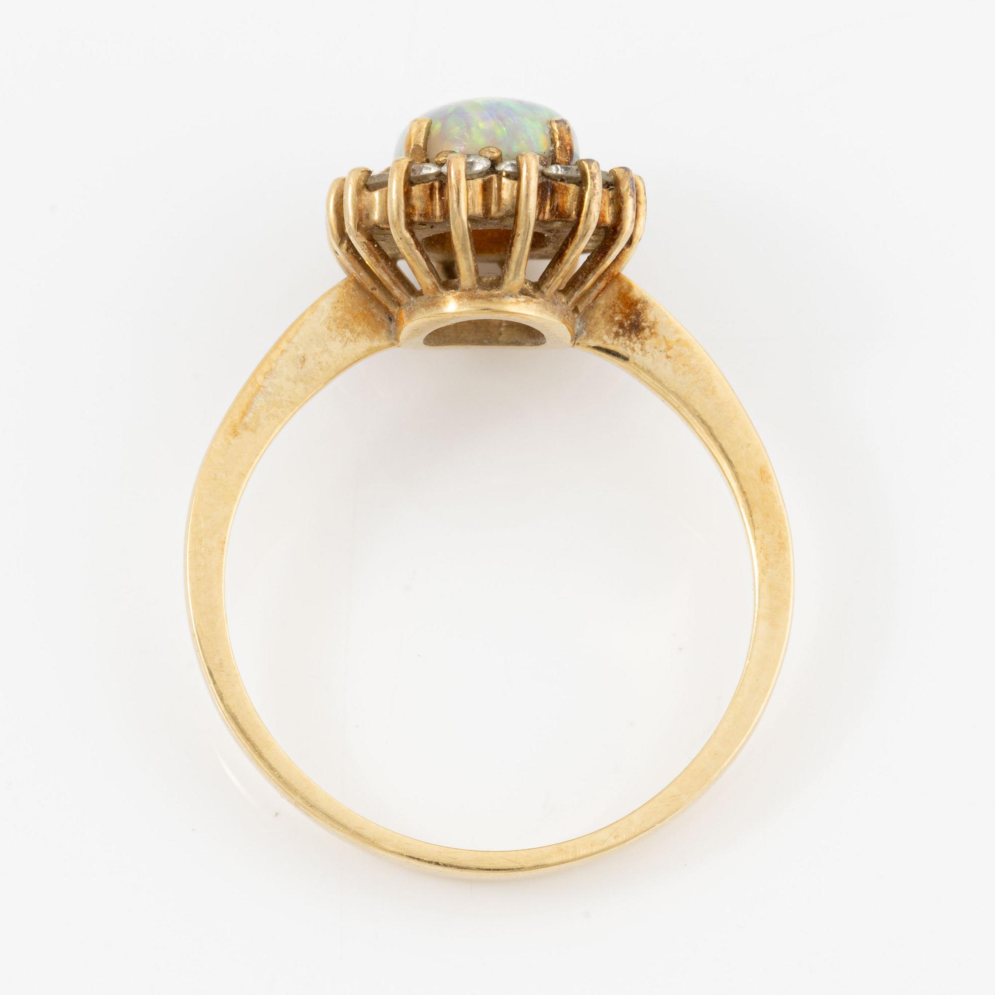 Ring, H.Stern, 18K gold with opal and brilliant-cut diamonds.