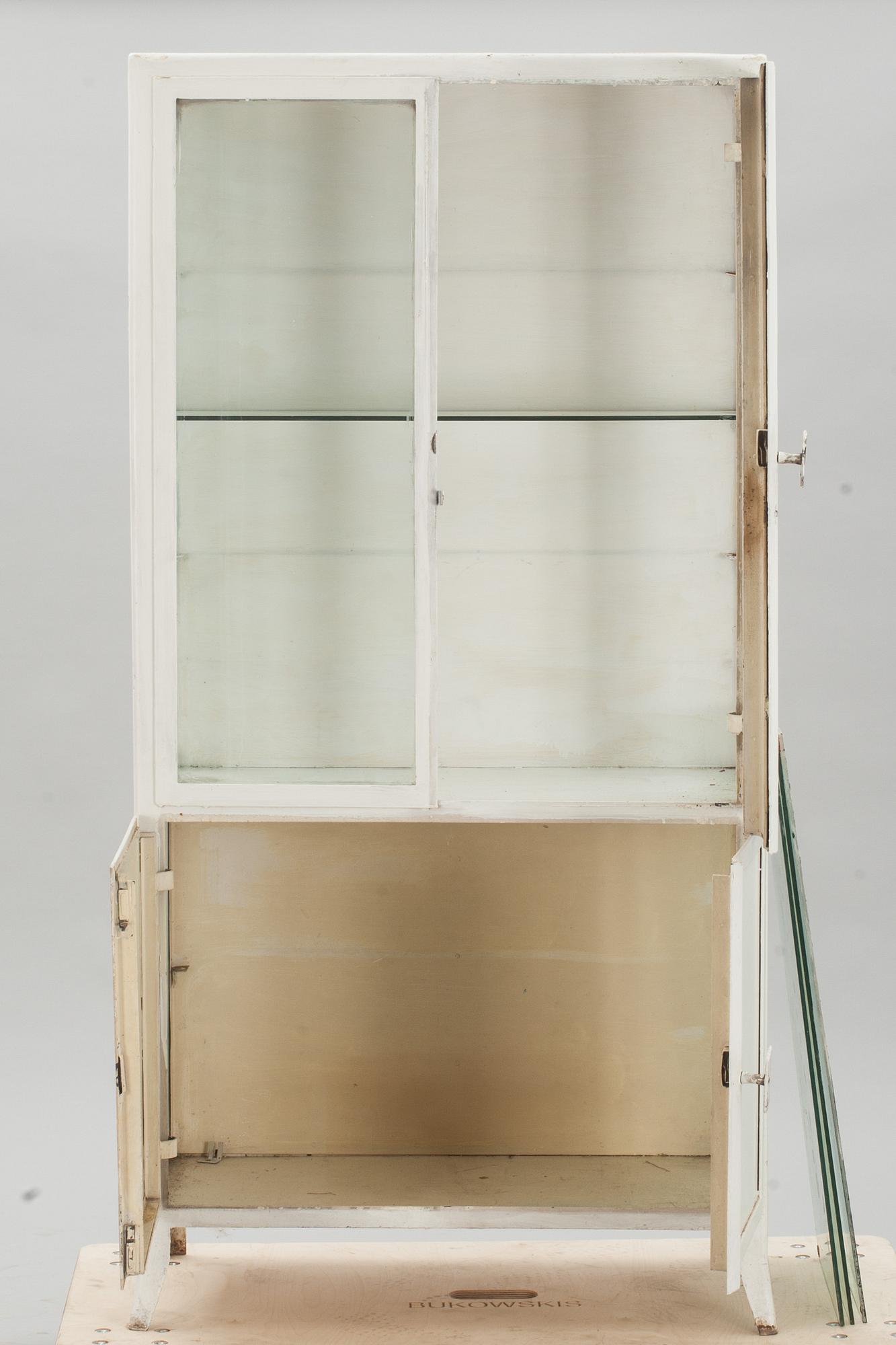 LÄKARSKÅP, plåt. 1900-tal.