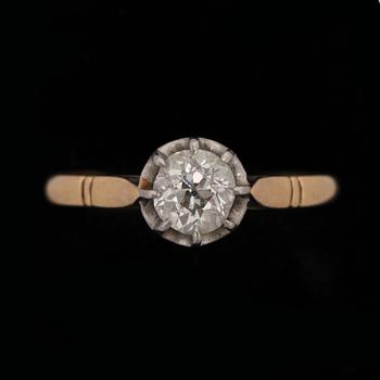 RING, 18k guld samt platina med gammalslipad diamant ca 0,9 ct. Vikt ca 3,5 gram.