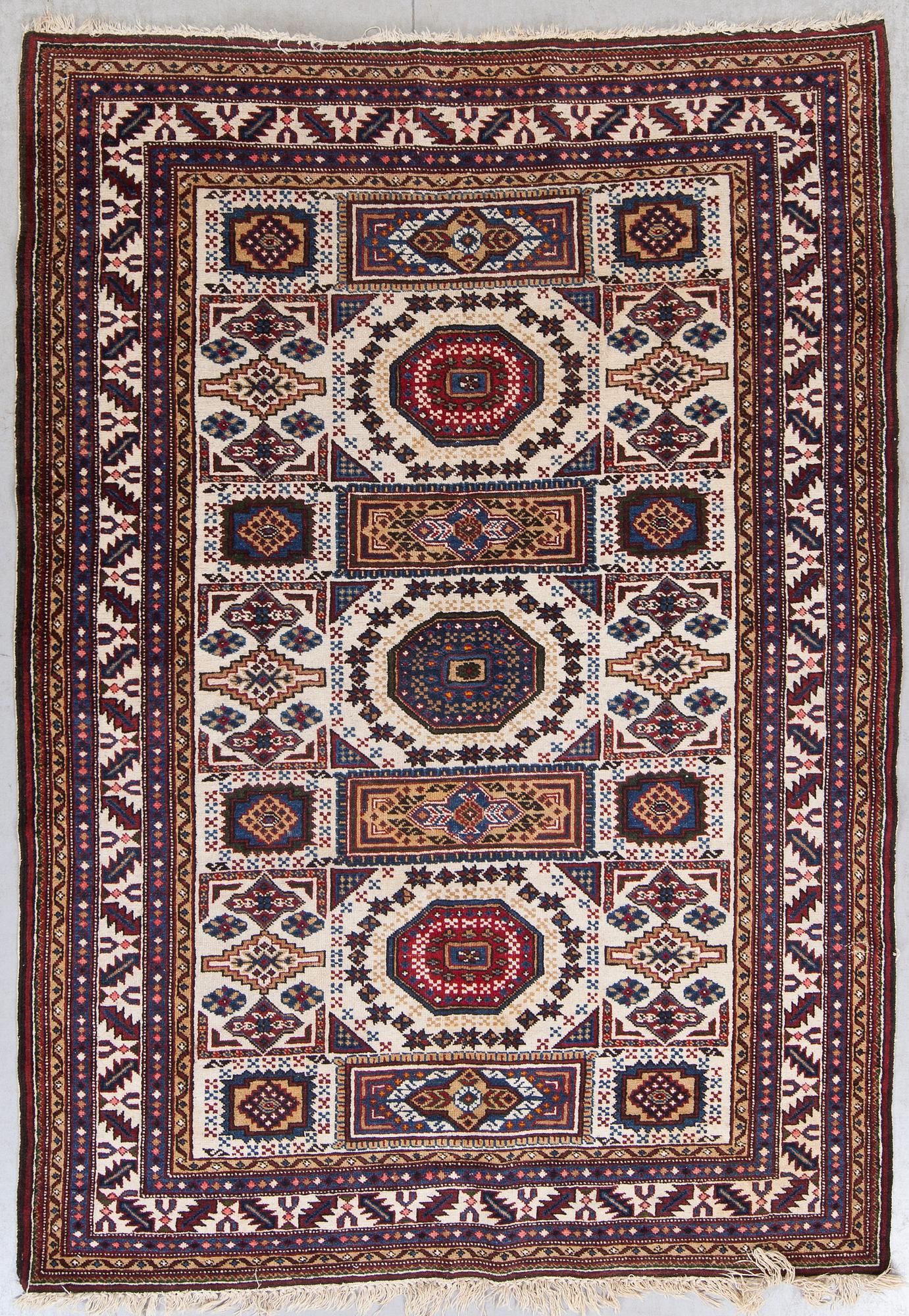 MATTA. Old, kaukasisk, ca 207x140.