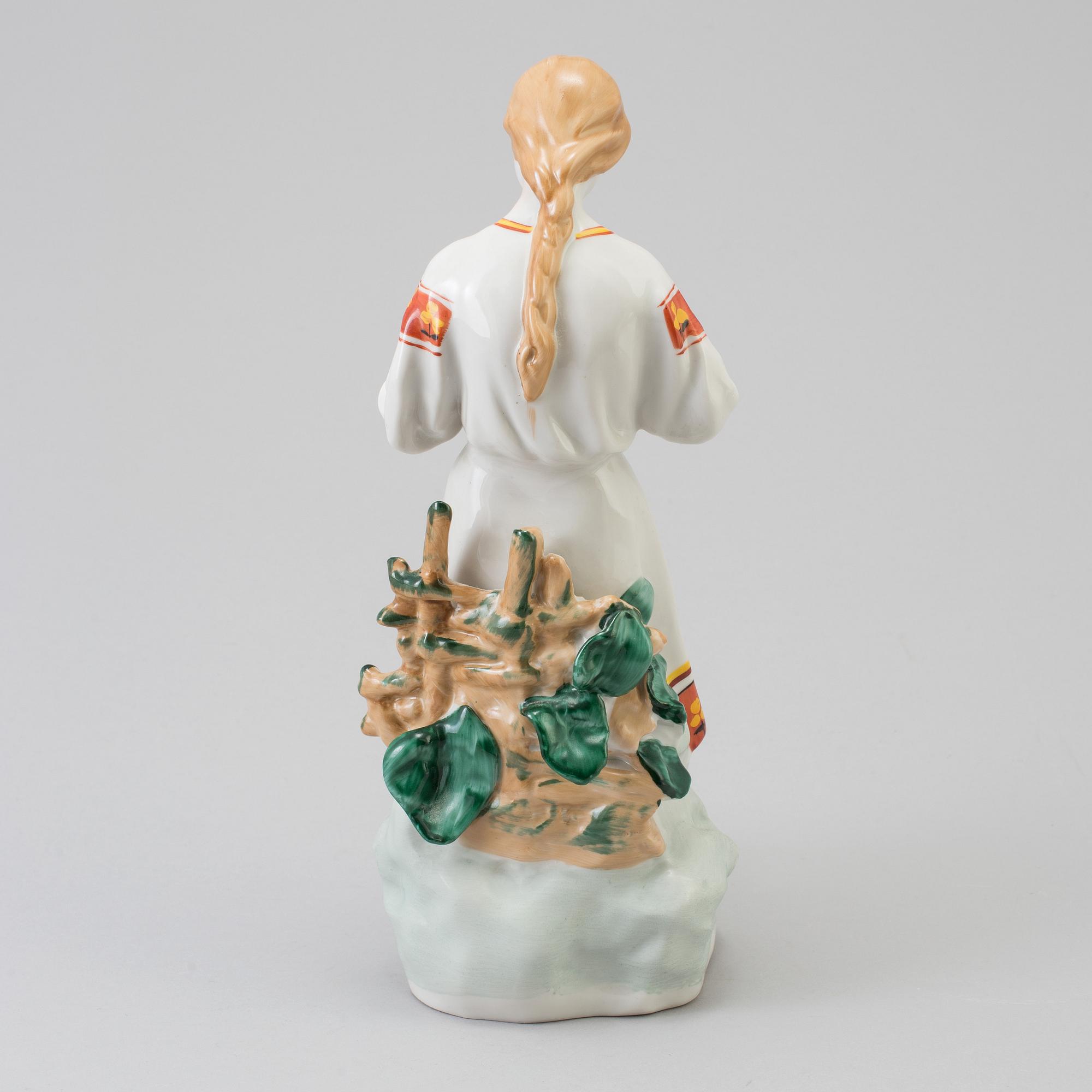 A SOVJET PORCELAIN FIGURE. second half of the 20th century.