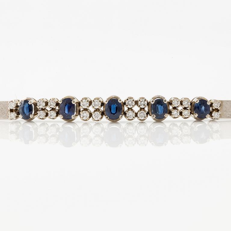 Bracelet, 18K white gold with sapphires and brilliant-cut diamonds.