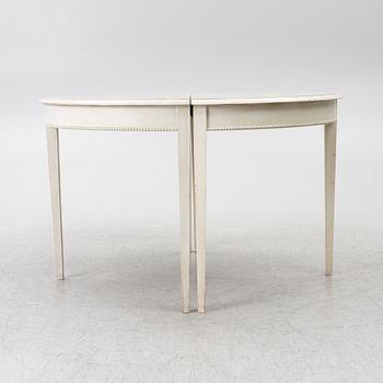 A Gustavian style dining table, late 20th Century.