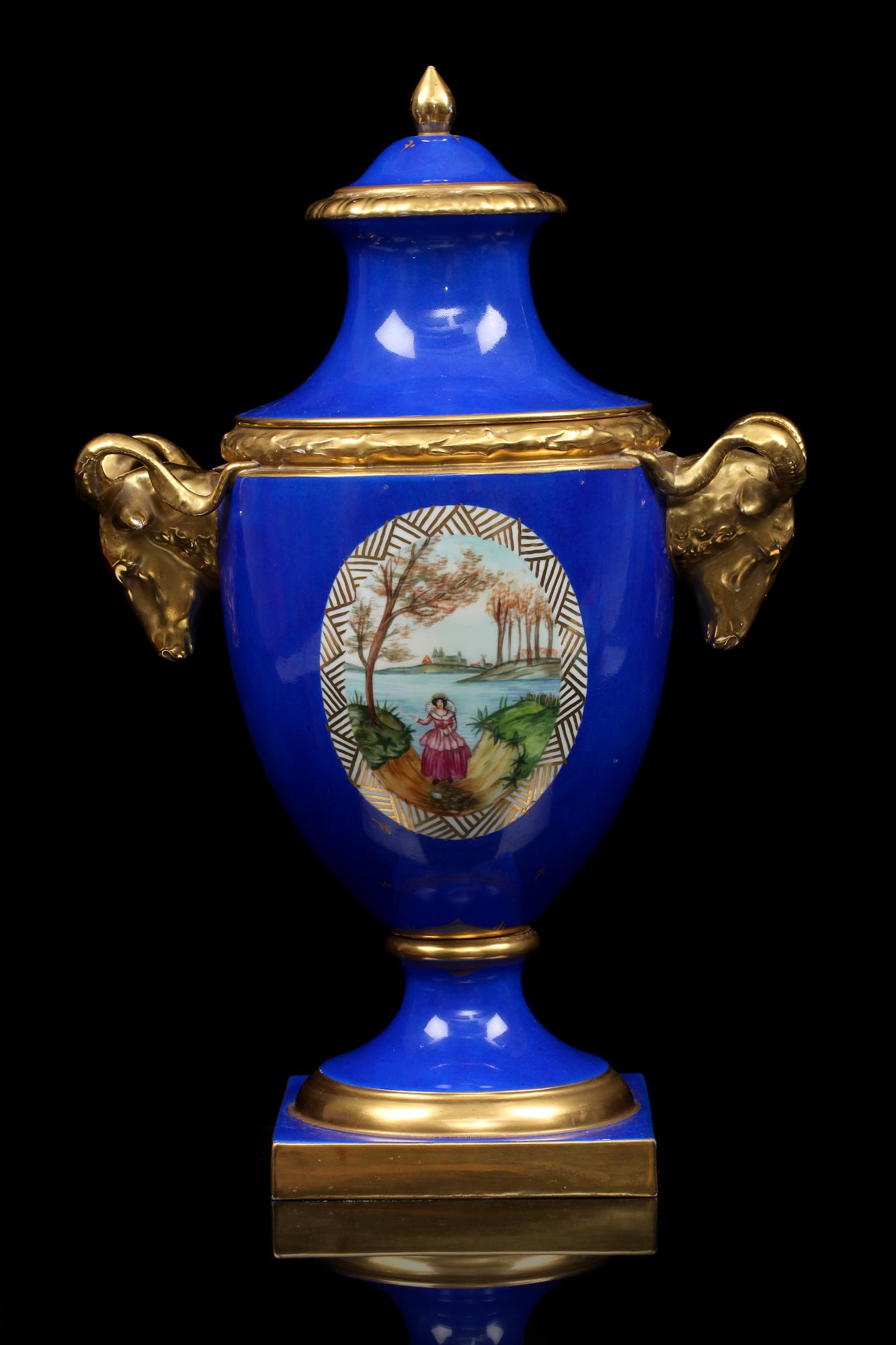 LOCKURNA, porslin. Fürstenberg, 1900-tal.