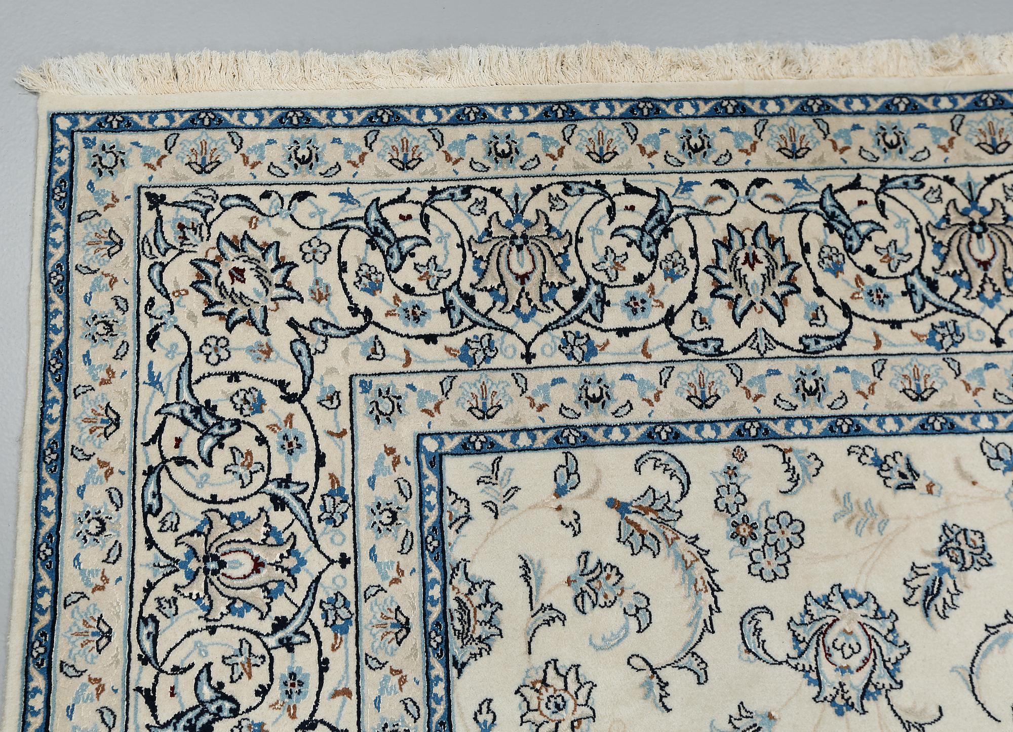 MATTA, Nain, silkesinslag, modern tillverkning, 350 x 250 cm.