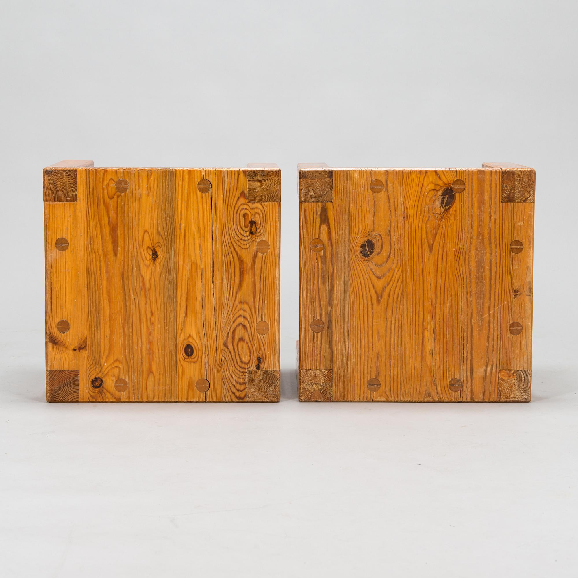 Pallar, ett par, Form Sven Larsson möbelshop, 1970-tal.