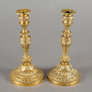 LJUSSTAKAR, ett par, brons, 1800-talets slut.