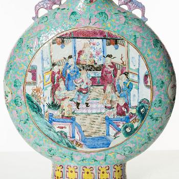 A large famille rose vase, Qing dynasty, 19th Century.