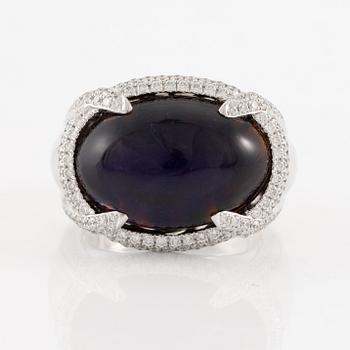 Ring in 18K white gold with opal and brilliant-cut diamonds.