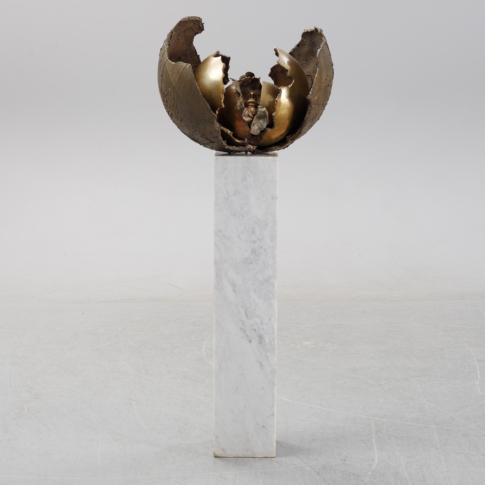 Jens-Flemming Sørensen, skulptur, blankpolerad brons, signerad Jens Flemming och daterad 1974.