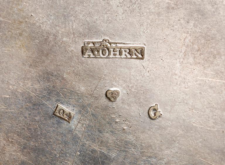 TOILETTEDOSOR ett par SAMT ETUI, silver, bla Arvid Öhrn, Gävle 1846. Totalvikt ca 250 gram.