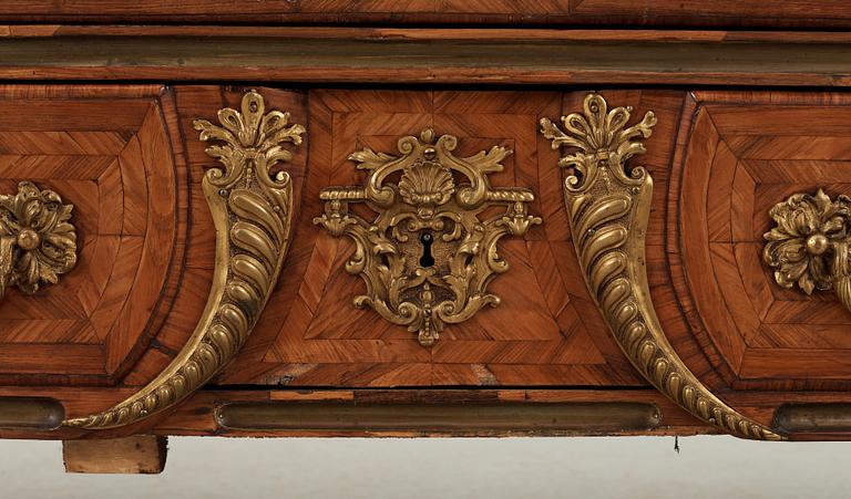 A French Régence 18th century commode in the manner of F. Mondon.