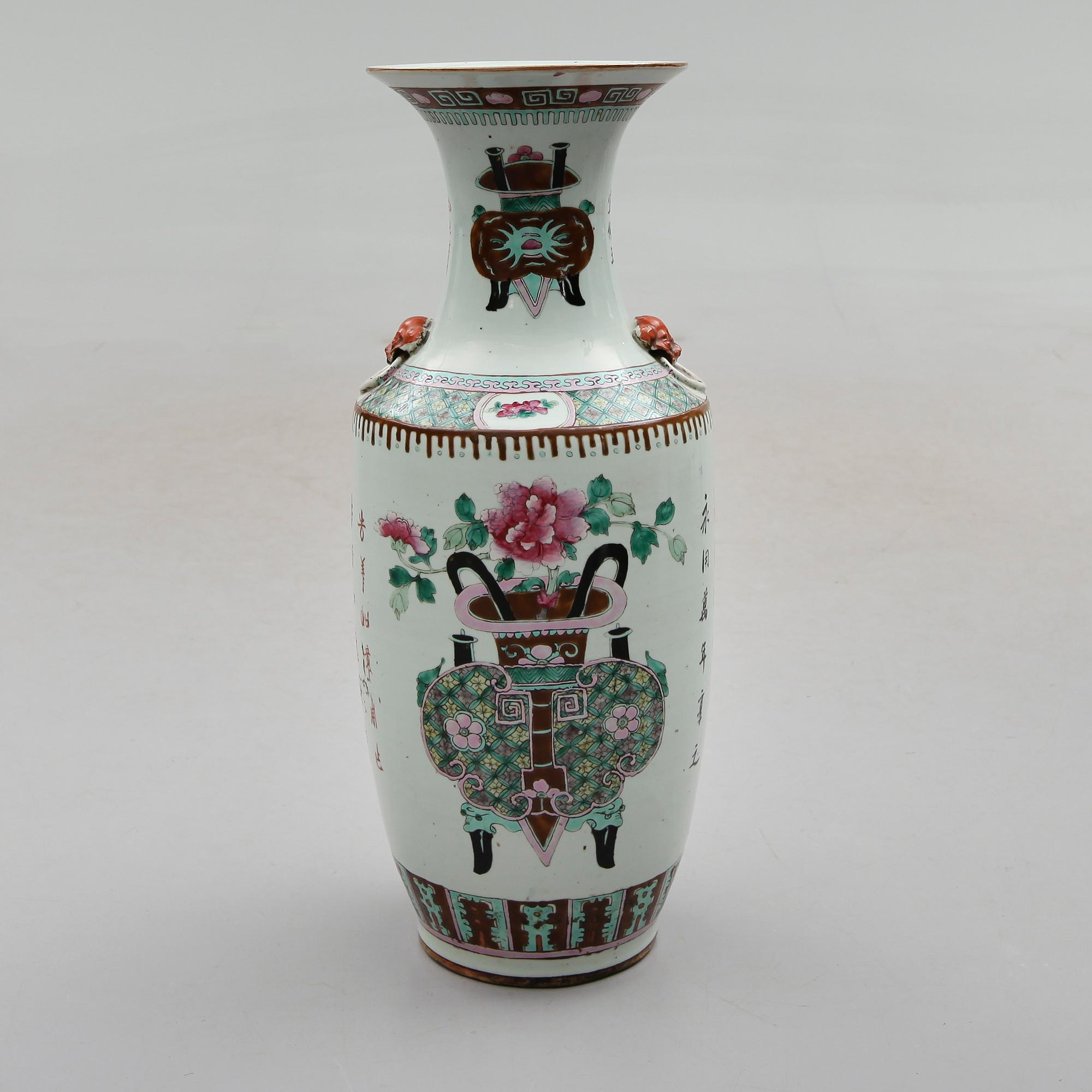 GOLVURNA, porslin, Kina, 1900-tal.