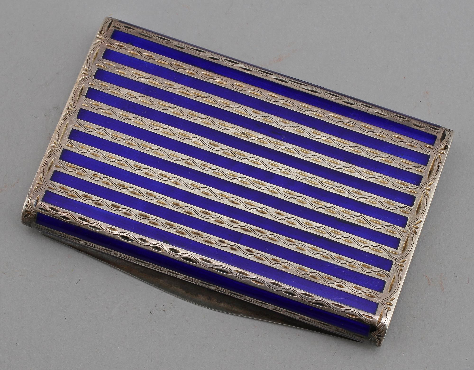 DOSA, silver och emalj, omkring sekelskiftet 1900. Vikt 112 g.