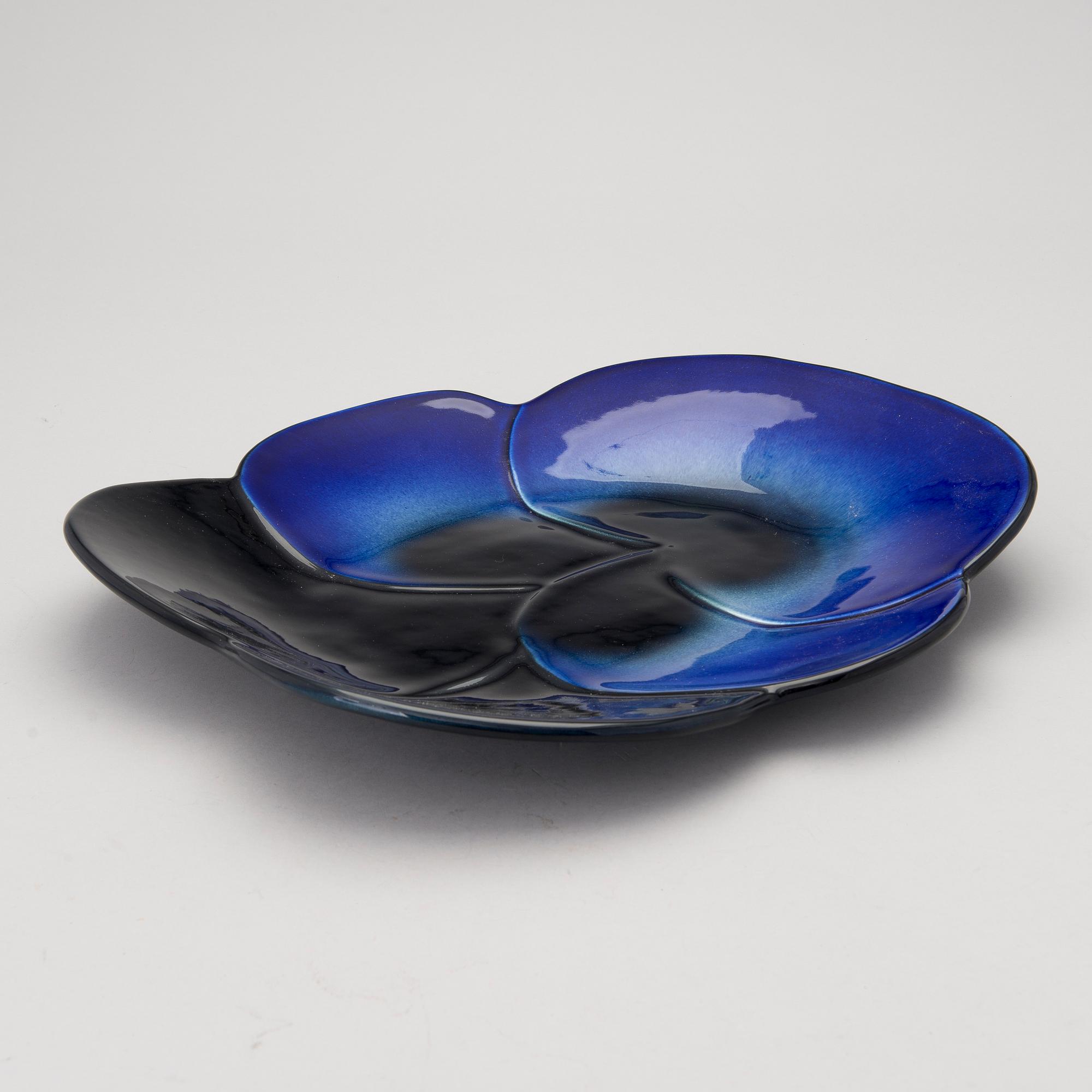 A violet shaped ceramic plate, marked 
