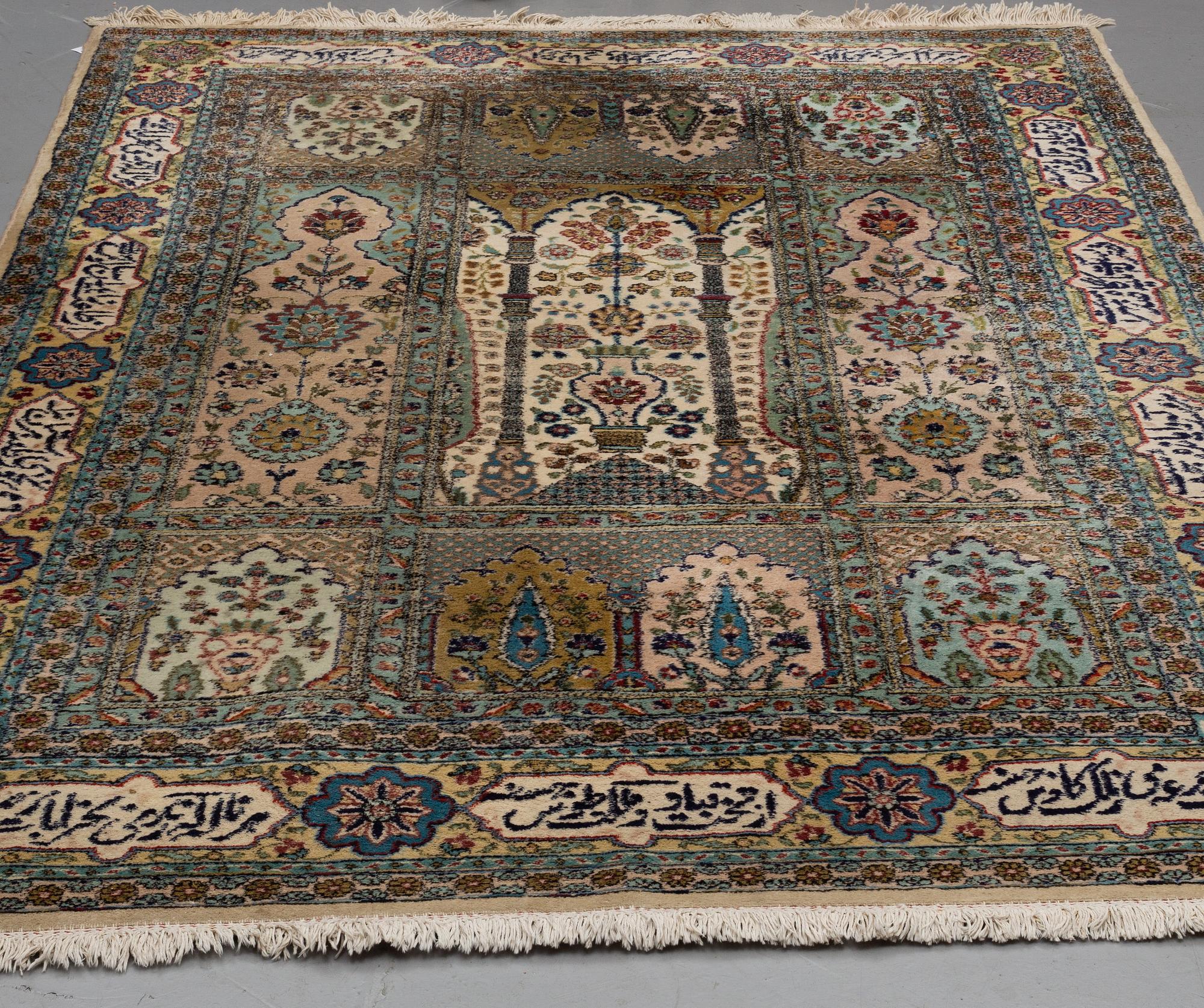 A CARPET, a Tabriz probably, ca 283-288 x 183,5-188,5 cm.