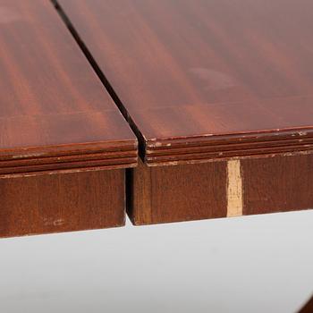 Matbord, engelskt, 1900-talets andra hälft.