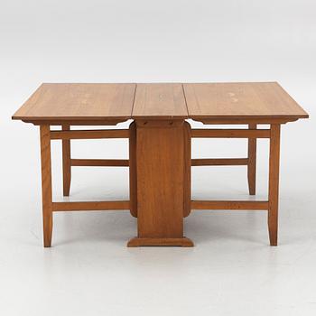 A gate-leg table, first half/mid 20th century.