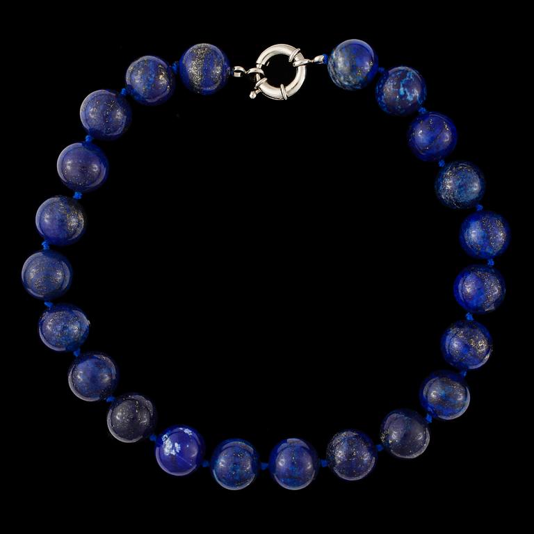 COLLIER, lapis lazuli med lås i vitmetall.