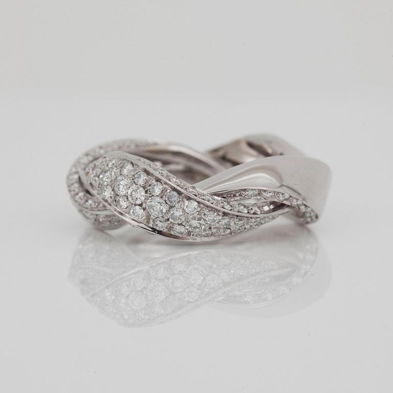 RING med briljantslipade diamanter totalt ca 1.26 ct enligt gravyr. Kvalitet ca F-G/VS.