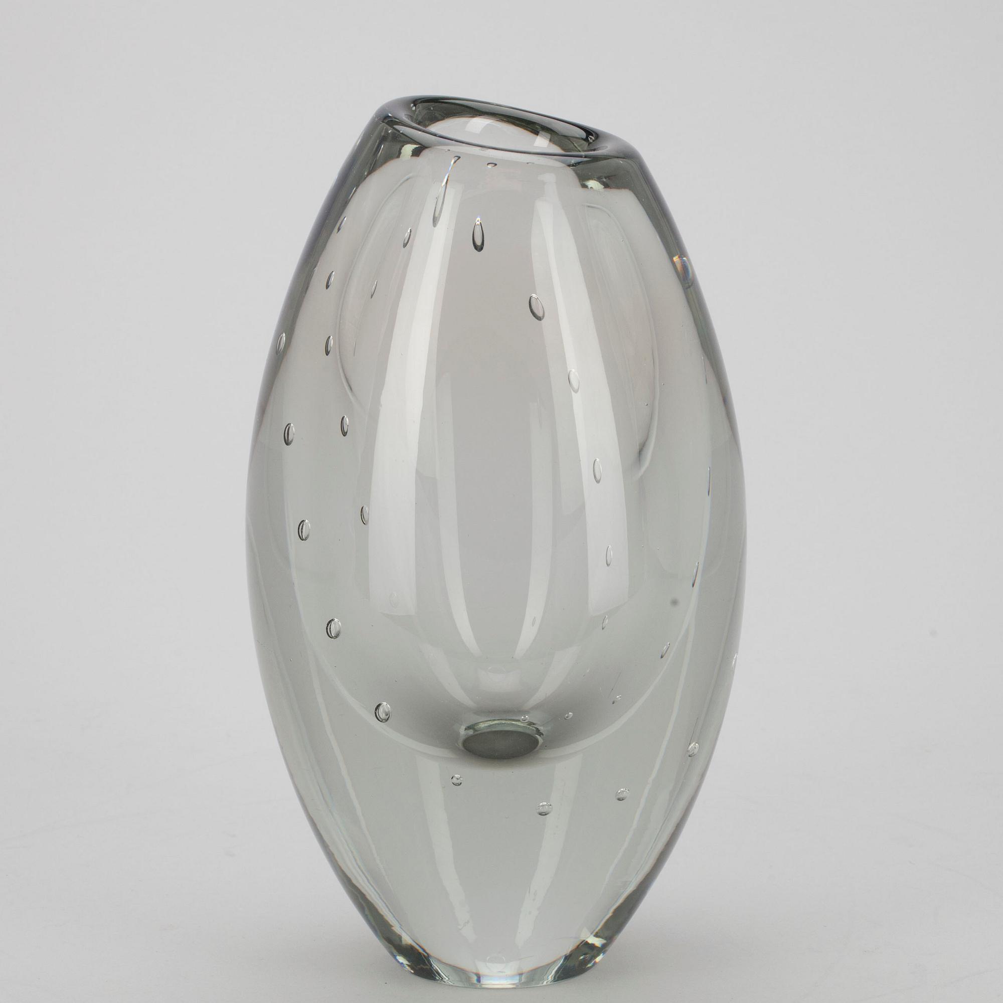VAS, glas, "Pärlband", signerad och daterad G. Nyman Nuutajärvi Notsjö -56.