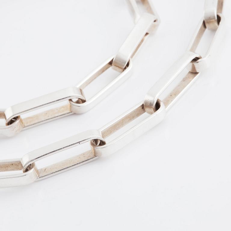 Karl-Ingemar Johansson, a silver necklace/bracelet combination, Göteborg 1963 och 1996.