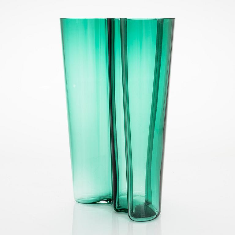 Alvar Aalto, vas, modell 251, signerad Iittala. 2000-tal.