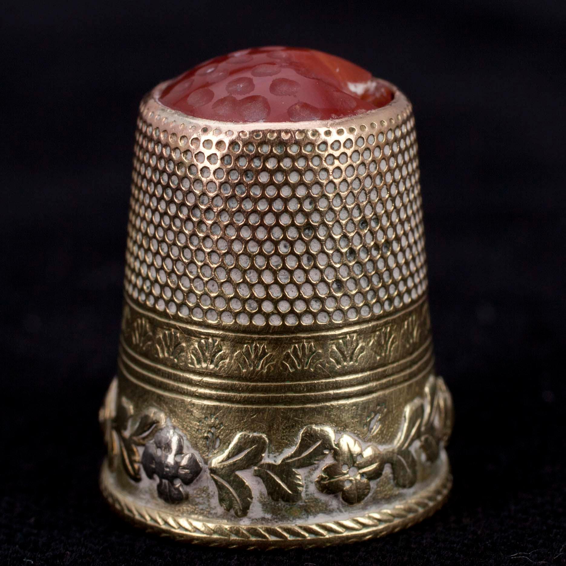 FINGERBORGAR, 3 st, en stämplad, guld 18K.
