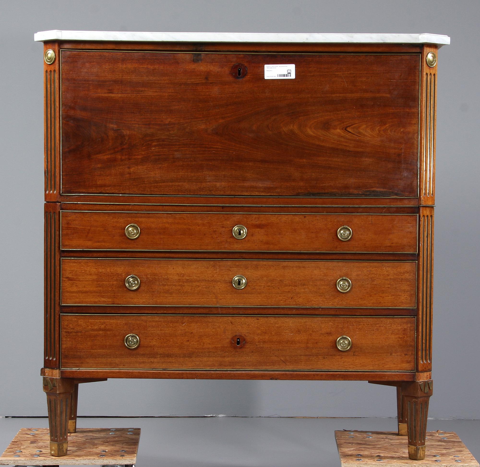 CHIFFONJÉ, sengustaviansk, 1800-talets början.