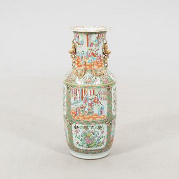 A famille rose Canton vase, late Qing dynasty.