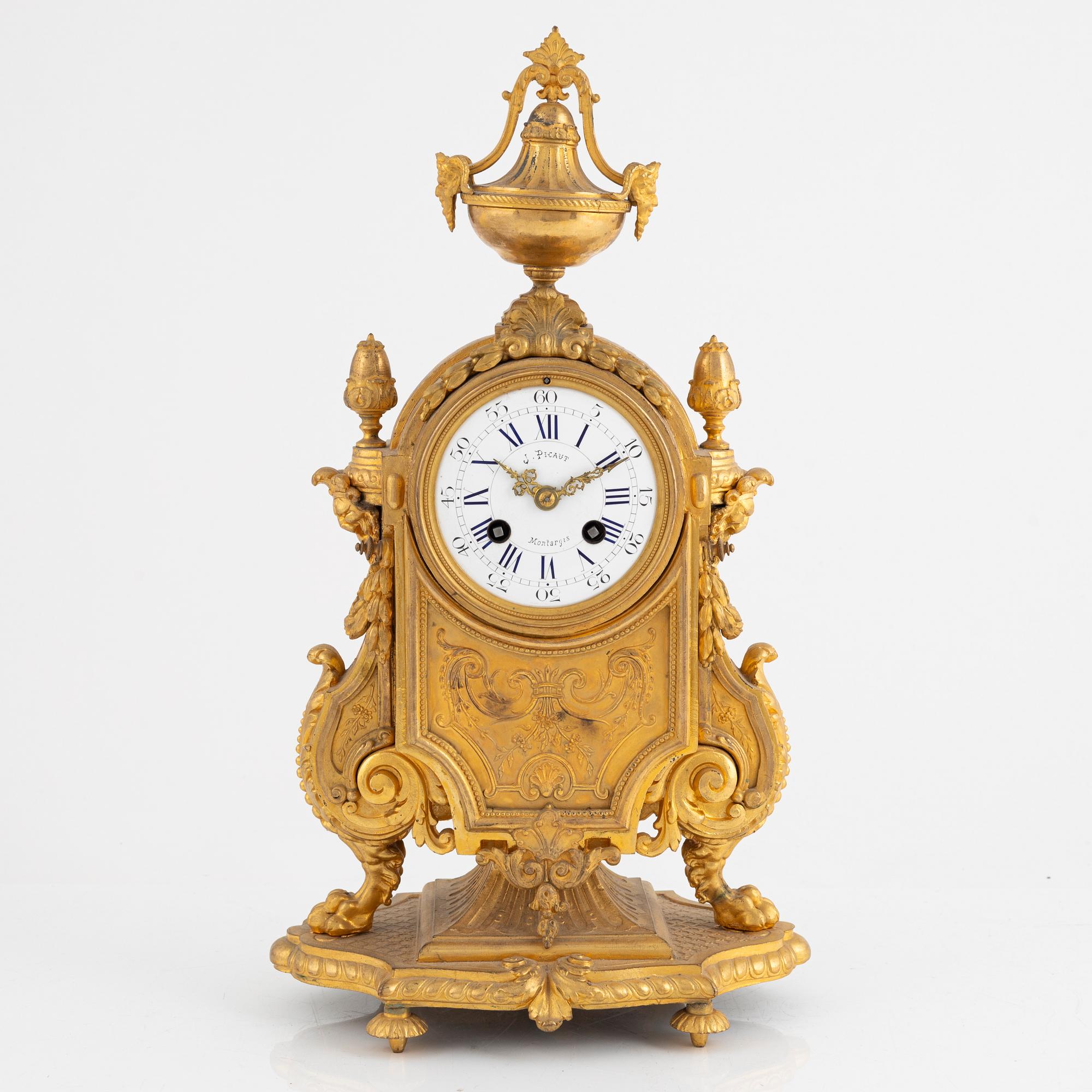 A Louis XVI-style mantel clock, France, around 1900.