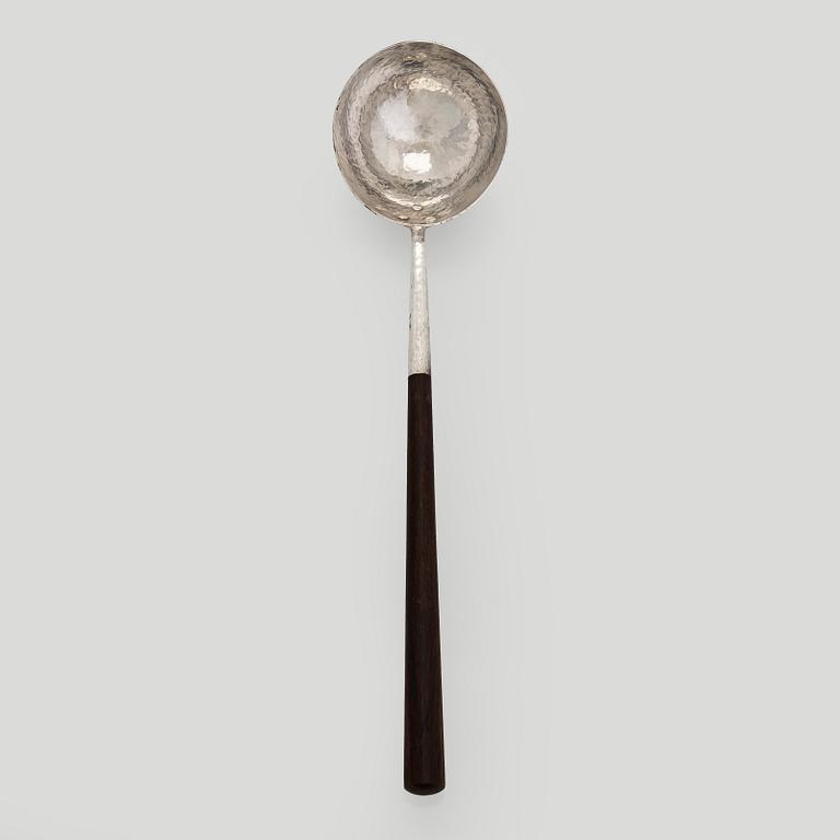 Tapio Wirkkala, boolimalja ja -kauha, hopeaa, palisanteri, Kultakeskus, Hämeenlinna, 1969.