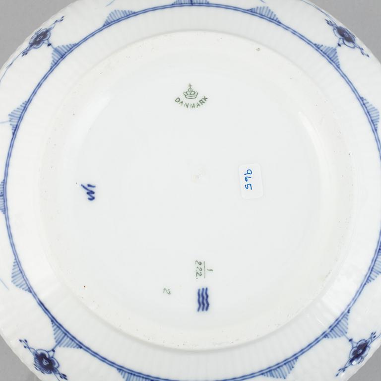 Terrin med lock, porslin, Royal Copenhagen, "Musselmalet", modell 222, 1893-1900.