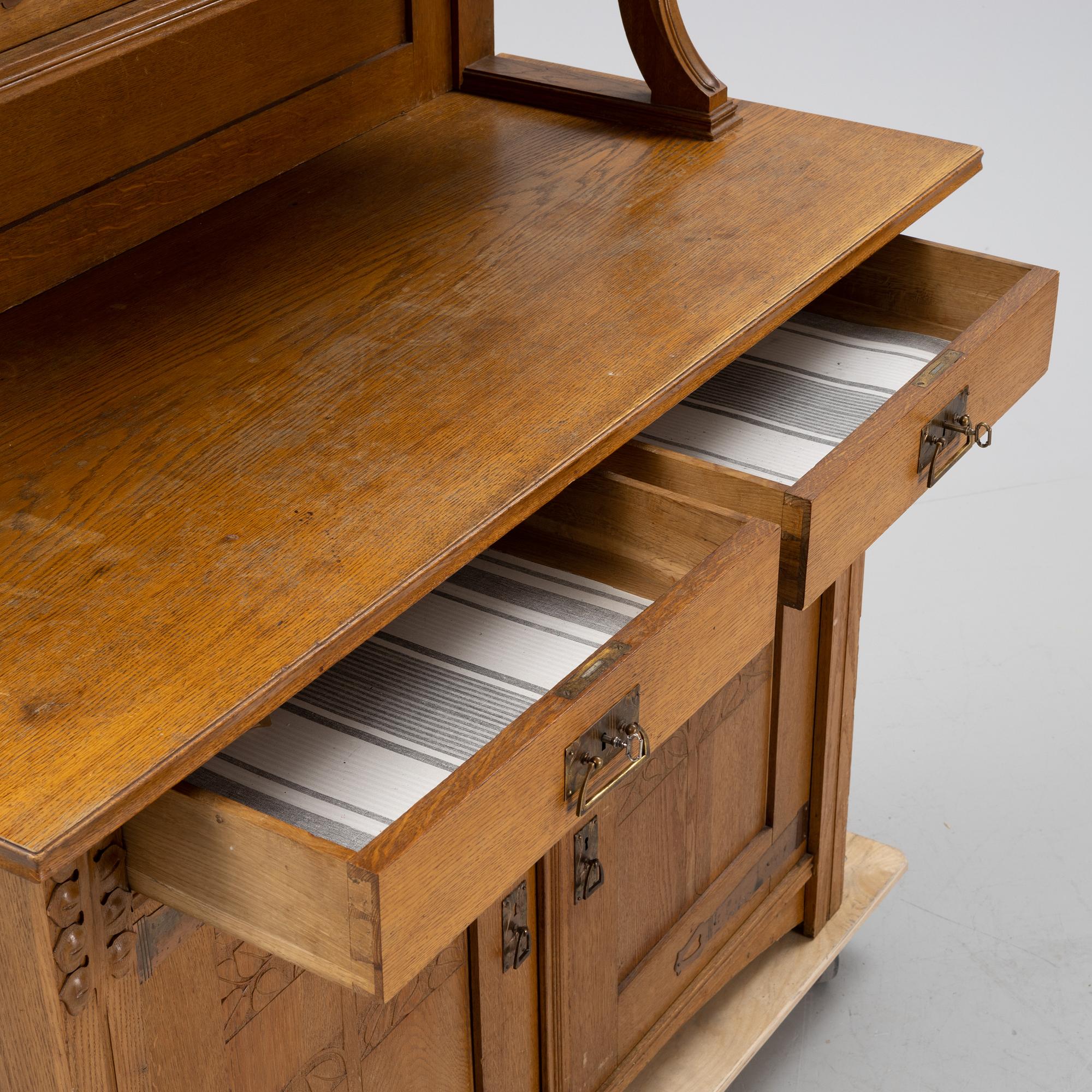 Skåp, Jugend, tidigt 1900-tal.