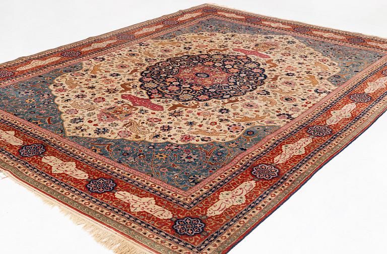 An antique Benlian Tabriz carpet, signed Jabarzade, ca 365 x 270 cm.