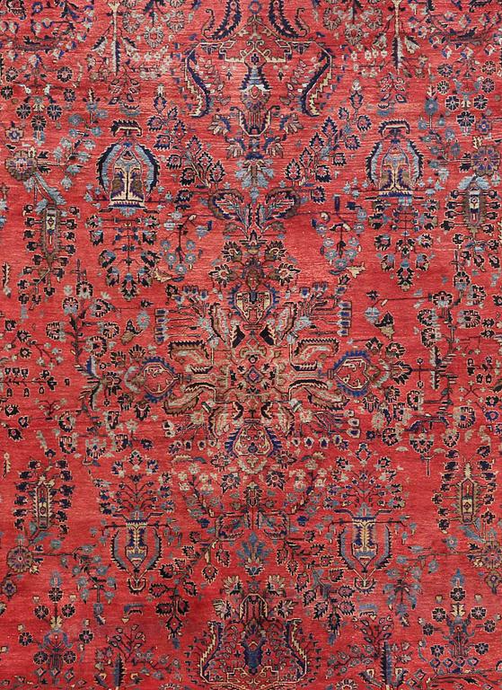 A CARPET. Semi-antique Sarouk. So-called American Sarouk, Around  356 x 275 cm.