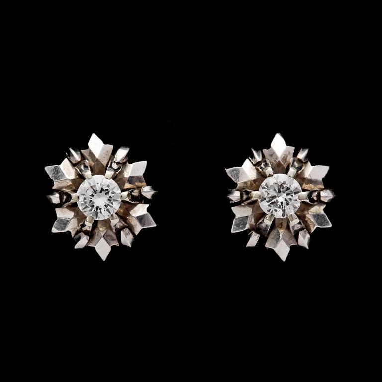 EARSTUDS, brilliant cut diamonds, tot. app. 0.50 cts.