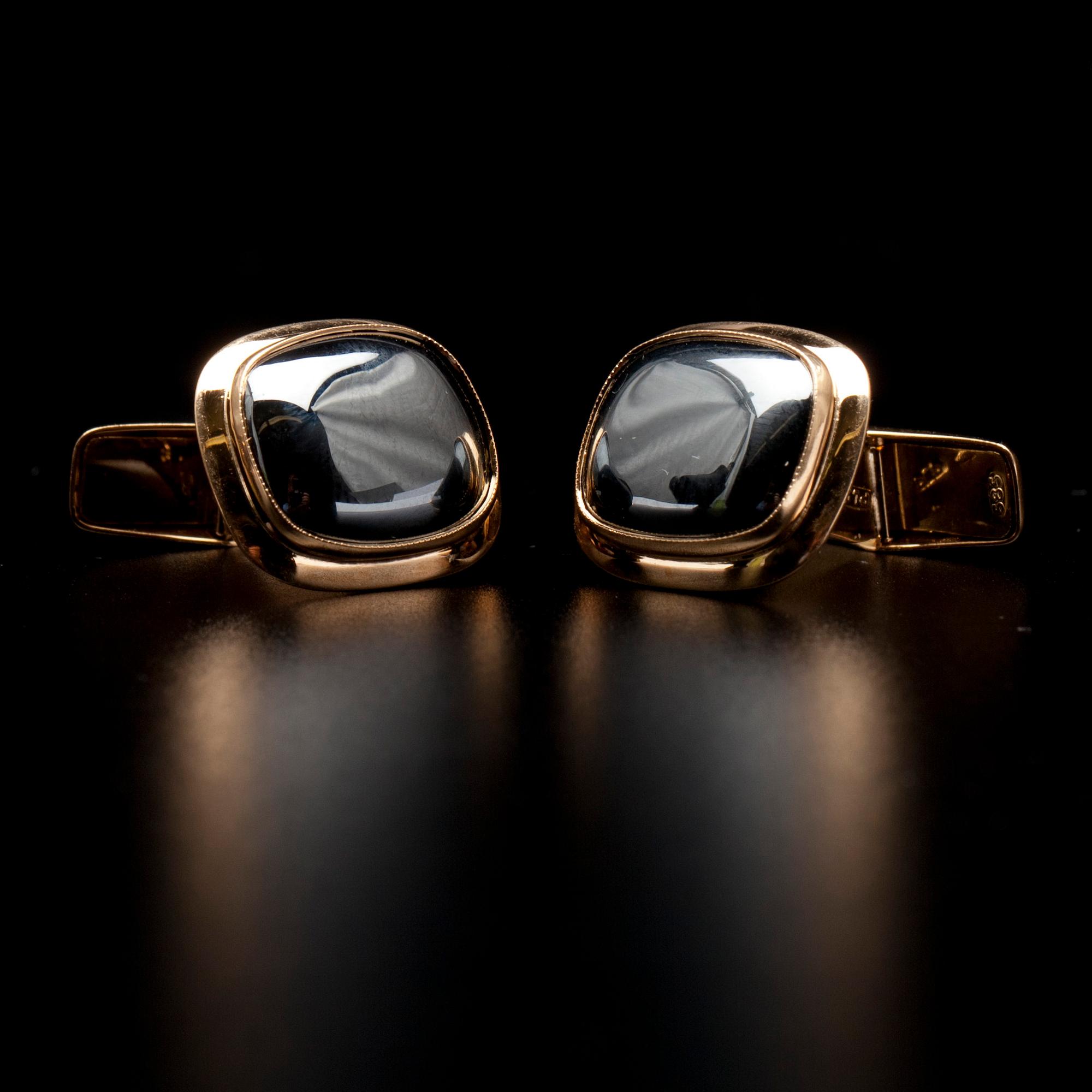 MANSCHETTKNAPPAR, 2 par, guld 14K, hematit och onyx, finska stämplar 1960-tal. Vikt 16,2 g.