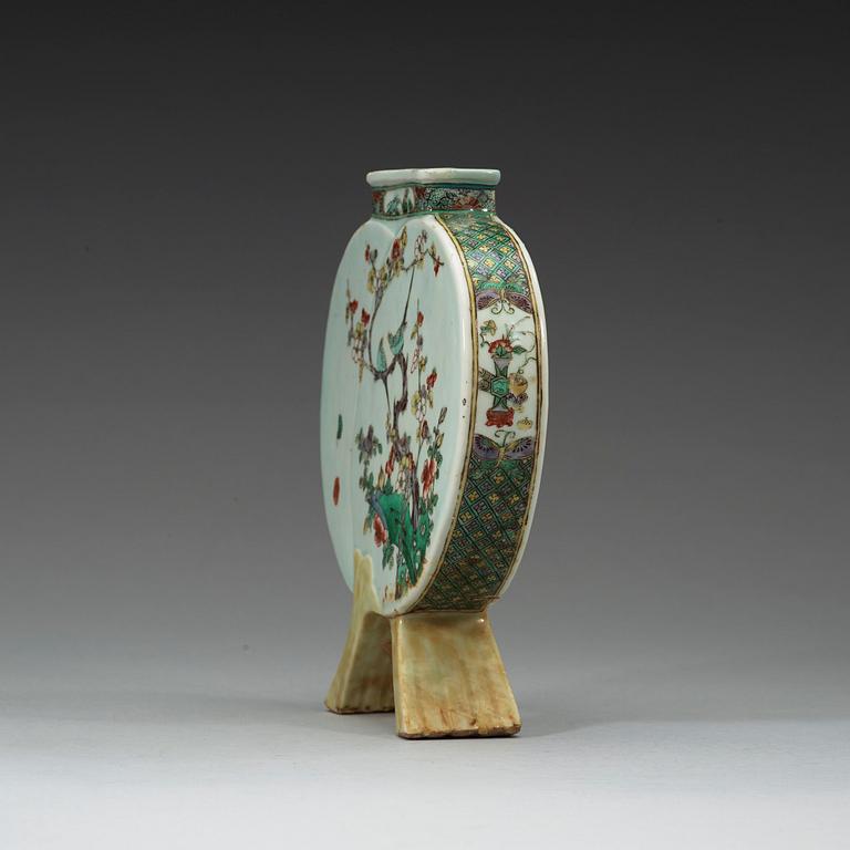 A famille verte vase, Qing dynasty, 19th century.