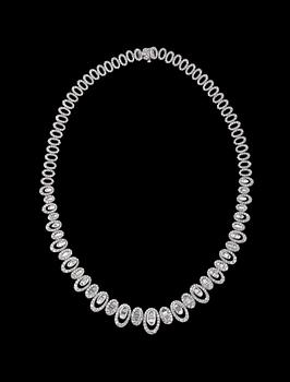 503. A NECKLACE, 142 baguette- and 991 brilliant cut diamonds 11.00 ct. 18 K white gold. Length 42 cm. Weight 55 g.