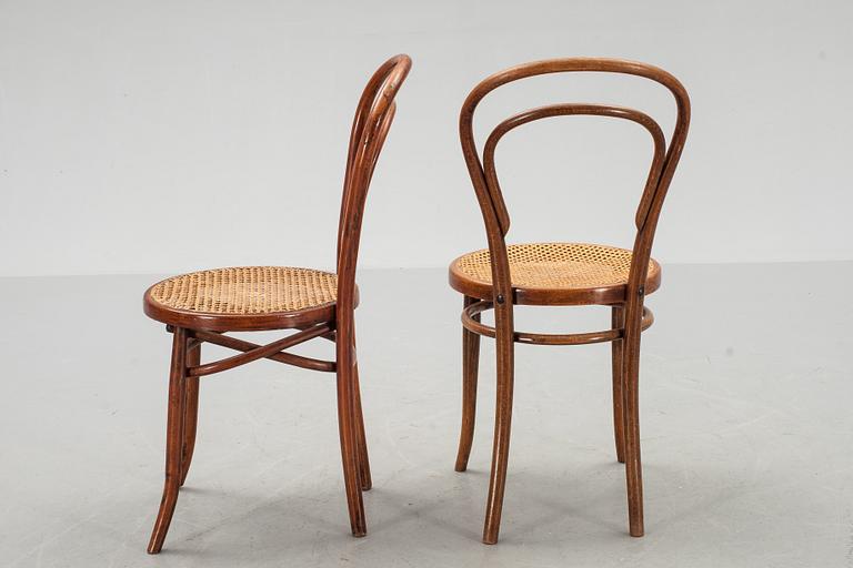 STOLAR, 2 st snarlika, en märkt J&J Kohn, Wien, 1900-talets första hälft.
