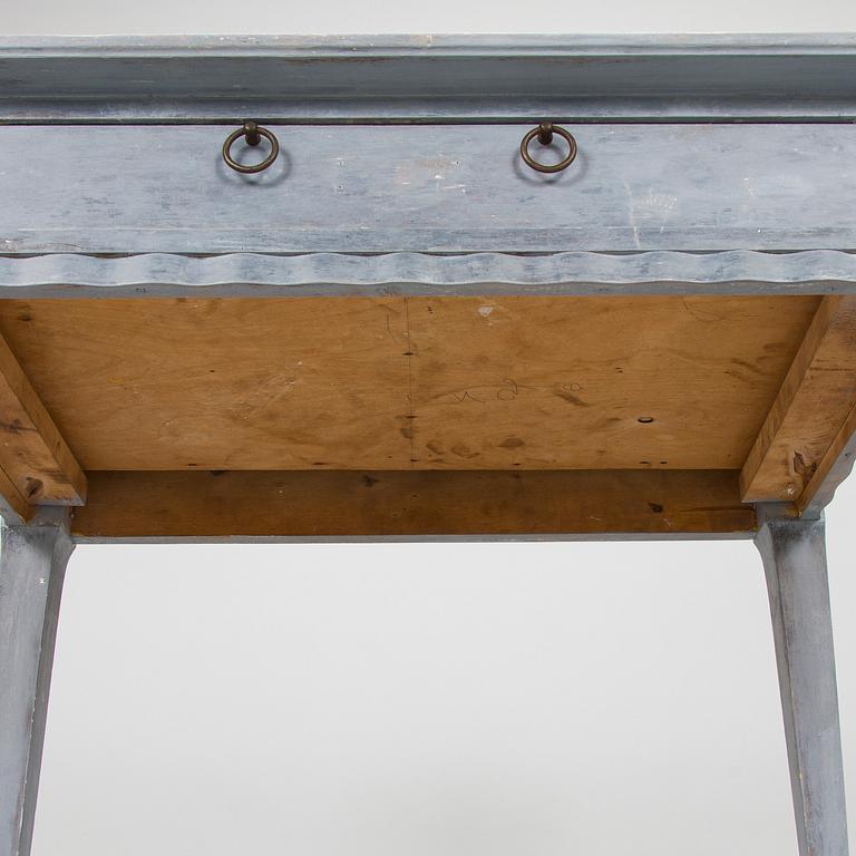 Desk.